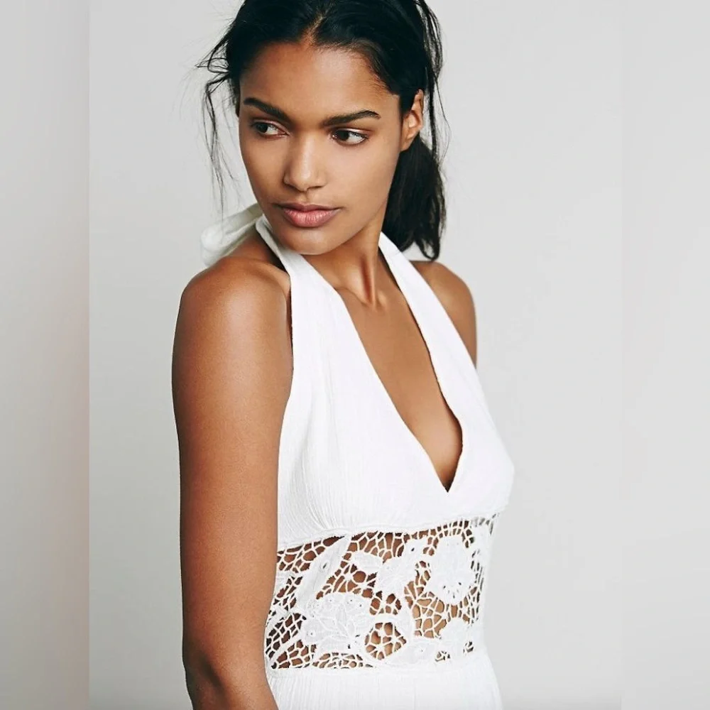 Free People Day Dream Romper, Crochet ivory tie back halter neck NWT - Size M - Picture 2 of 9